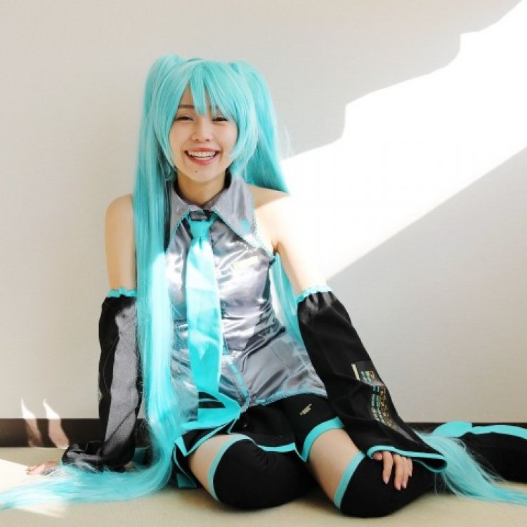 Singing Cosplayer Hikari from Japan has distributed ‘A Cruel Angel’s Thesis’ and ‘Soul’s Refrain’ on Spotify, Apple Music, and YouTube Music, etc.