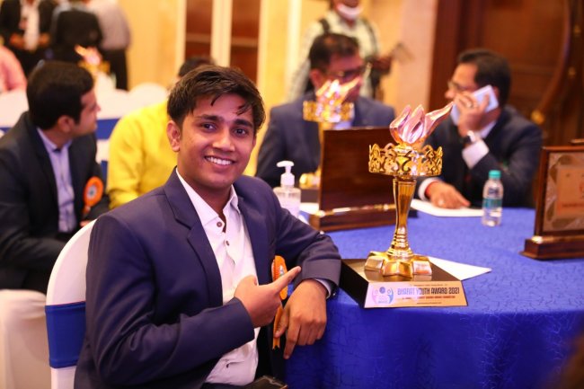 An Inspiring Journey of Durvesh Yadav, A Serial Entrepreneur and an Author Who Flunked In English To Now an Inspiration for Young people!