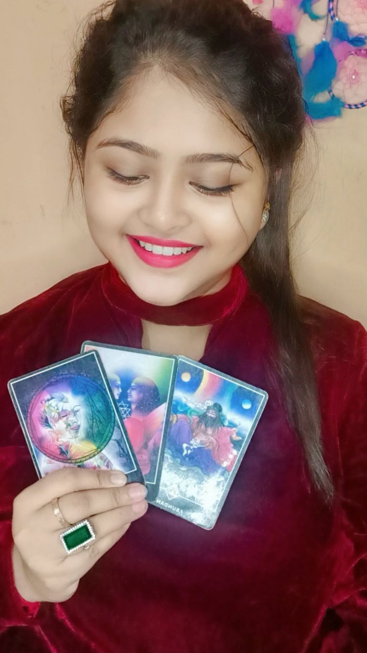 Reflect on the Personalised Tarot Readings of Kolkata-Based Tarot Reader Mousumi Karmakar to Gain Clarity and Happiness in Life.