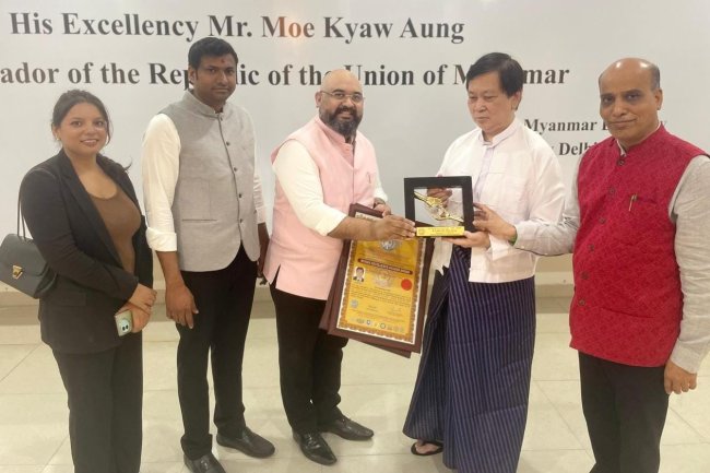 Ambassador Moe Kyaw Aung Receives Human Excellence Award on International Peace Day