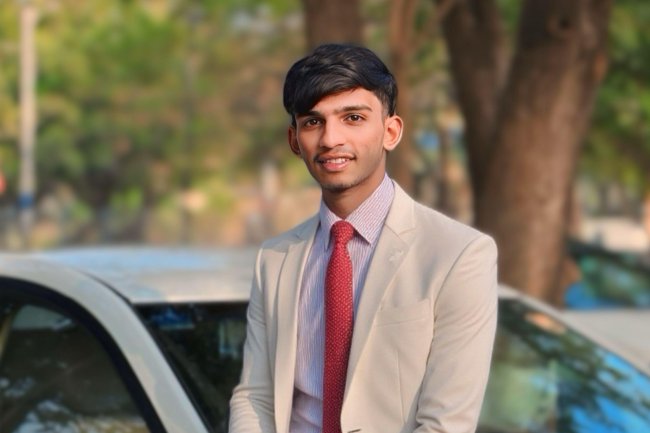 From Food Vlogger to Digital Visionary: Vishvam Savaliya Launches AFOLINE and Torvo Institute, Empowering Brands and Learners A like